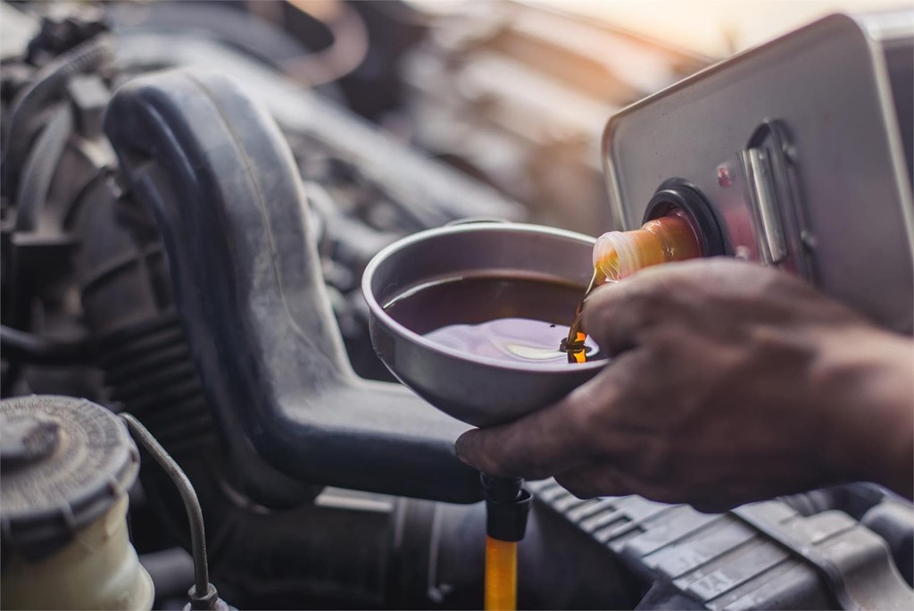 ¿Cuándo hay que cambiarle el aceite al coche?