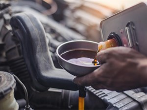 ¿Cuándo hay que cambiarle el aceite al coche?